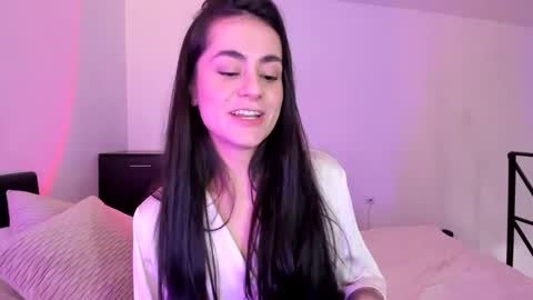 Snapshot of guccipussy1 chatting on February 25, 6:55 pm Elena online show from February 25, 6:55 pm