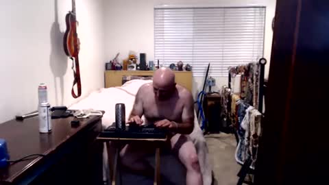 Snapshot of guitarsexgod chatting on September 21, 11:58 am Mario online show from September 21, 11:58 am