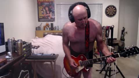 Snapshot of guitarsexgod chatting on October 15, 9:32 am Mario online show from October 15, 9:32 am