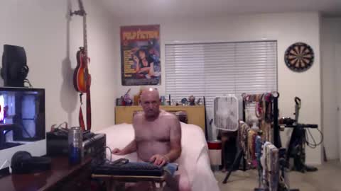 Snapshot of guitarsexgod chatting on October 1, 8:57 am Mario online show from October 1, 8:57 am