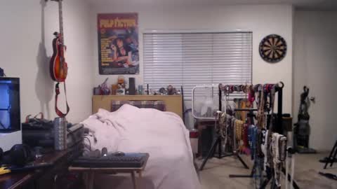 Snapshot of guitarsexgod chatting on October 9, 12:43 pm Mario online show from October 9, 12:43 pm