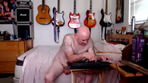 Snapshot of guitarsexgod chatting on February 23, 10:09 pm Mario online show from February 23, 10:09 pm