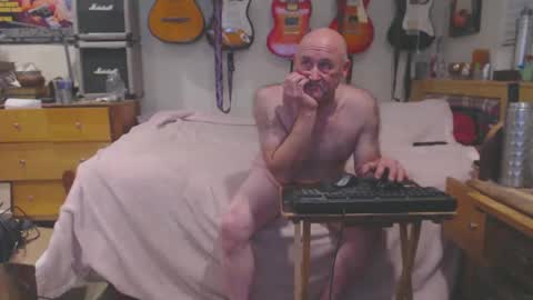 Snapshot of guitarsexgod chatting on March 3, 4:58 am Mario online show from March 3, 4:58 am