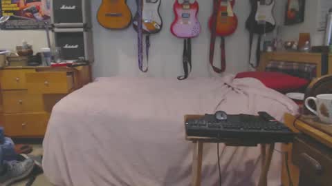 Snapshot of guitarsexgod chatting on March 6, 10:09 am Mario online show from March 6, 10:09 am