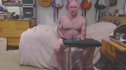 Snapshot of guitarsexgod chatting on February 22, 6:06 am Mario online show from February 22, 6:06 am
