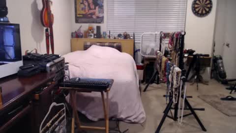 Snapshot of guitarsexgod chatting on October 8, 12:33 pm Mario online show from October 8, 12:33 pm