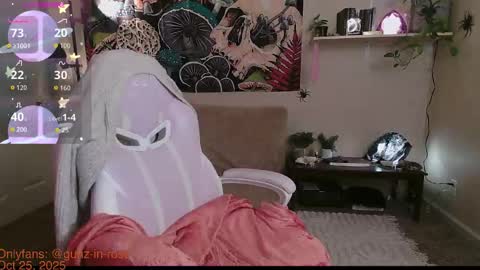 Kylie online show from October 25, 3:34 pm