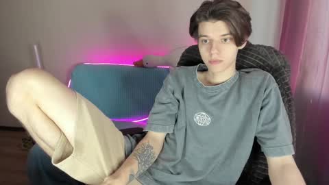 Snapshot of guy_liam1 chatting on February 19, 2:22 pm guy_liam1 online show from February 19, 2:22 pm