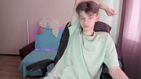 Snapshot of guy_liam1 chatting on September 24, 1:51 pm guy_liam1 online show from September 24, 1:51 pm