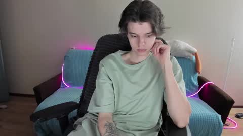 Snapshot of guy_liam1 chatting on February 10, 2:26 pm guy_liam1 online show from February 10, 2:26 pm