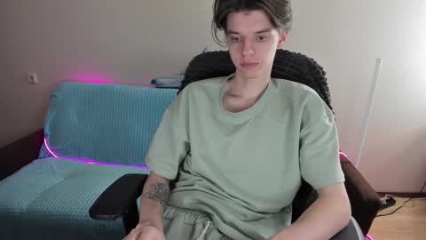 Snapshot of guy_liam1 chatting on February 11, 12:58 pm guy_liam1 online show from February 11, 12:58 pm