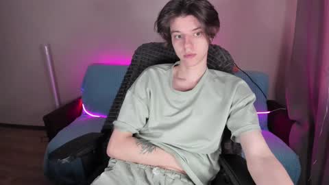 Snapshot of guy_liam1 chatting on February 25, 3:09 pm guy_liam1 online show from February 25, 3:09 pm