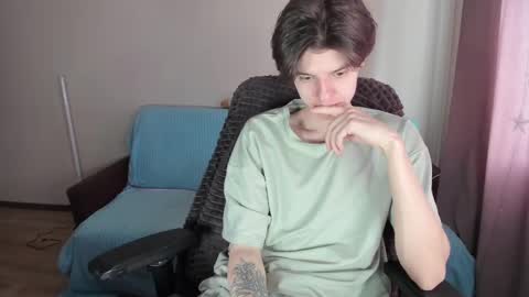 Snapshot of guy_liam1 chatting on March 10, 2:05 pm guy_liam1 online show from March 10, 2:05 pm