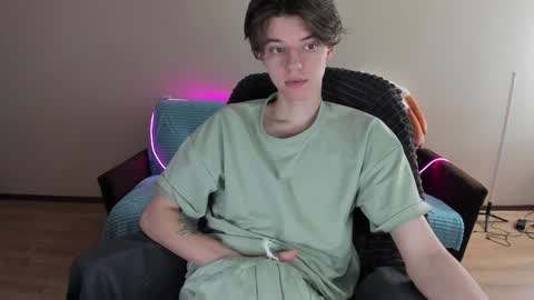 Snapshot of guy_liam1 chatting on January 9, 8:13 am guy_liam1 online show from January 9, 8:13 am