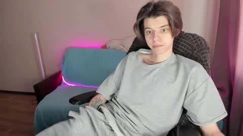 Snapshot of guy_liam1 chatting on February 26, 2:16 pm guy_liam1 online show from February 26, 2:16 pm