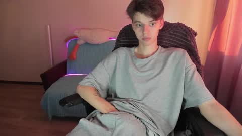 Snapshot of guy_liam1 chatting on October 1, 3:11 pm guy_liam1 online show from October 1, 3:11 pm