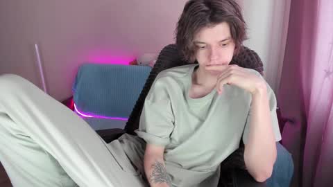 Snapshot of guy_liam1 chatting on February 26, 8:17 am guy_liam1 online show from February 26, 8:17 am