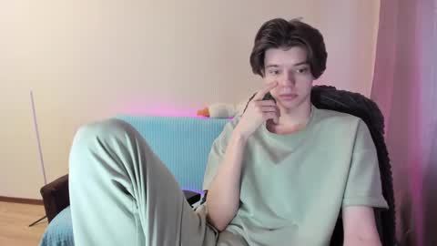 Snapshot of guy_liam1 chatting on February 23, 6:17 am guy_liam1 online show from February 23, 6:17 am