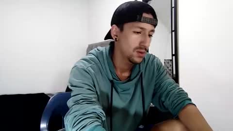 Snapshot of guykarim chatting on December 30, 8:43 am karim online show from December 30, 8:43 am