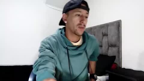 Snapshot of guykarim chatting on March 1, 12:12 pm karim online show from March 1, 12:12 pm