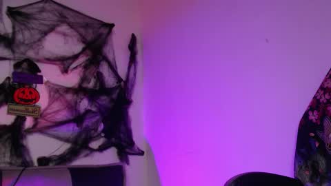 gwenhazel online show from October 30, 12:17 pm