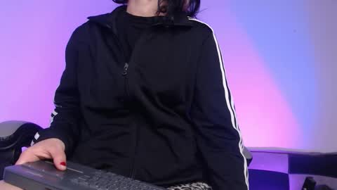 gwenhazel online show from December 3, 11:33 am