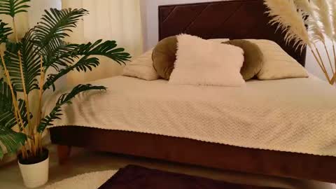 gwenhilton online show from September 10, 7:20 am