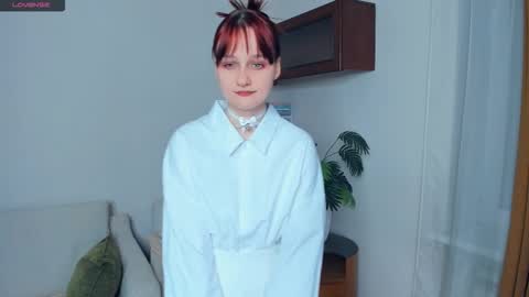 Kelly  Lilly online show from November 19, 6:50 pm