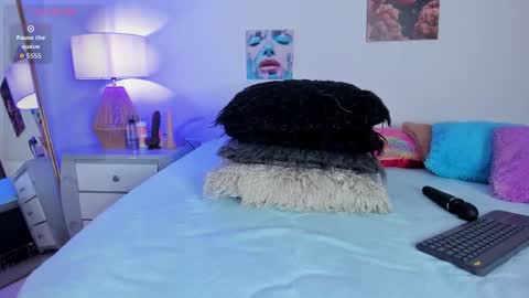 hailey_hadid online show from March 26, 7:30 pm