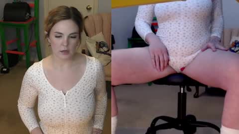 Snapshot of hailey_humps chatting on February 14, 3:54 am Hailey Humps online show from February 14, 3:54 am