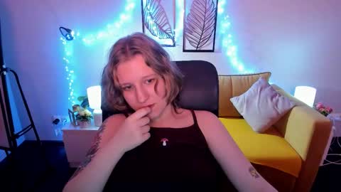 Snapshot of haileyfoxy chatting on October 15, 8:59 am Hailey online show from October 15, 8:59 am