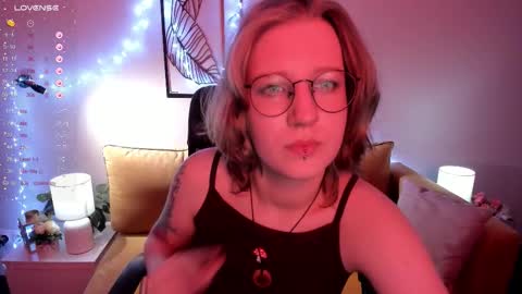Snapshot of haileyfoxy chatting on October 18, 9:24 am Hailey online show from October 18, 9:24 am