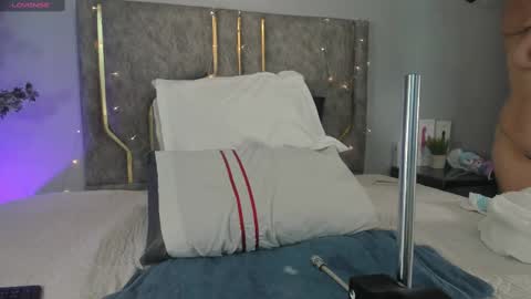 haileystonei online show from September 11, 11:33 am