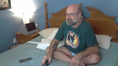 Snapshot of hairydaddybear69 chatting on September 20, 12:46 am HairyDaddyBear69 online show from September 20, 12:46 am