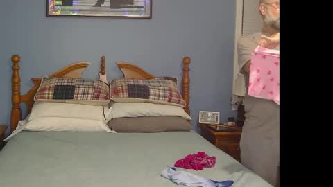 HairyDaddyBear69 online show from December 2, 2:10 am