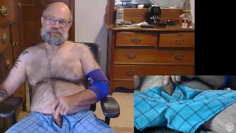 HairyDaddyBear69 online show from November 25, 1:21 pm