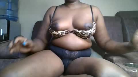 hairypussybigassy001 online show from January 12, 9:55 pm