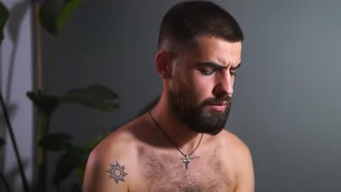 Snapshot of hairyrobxxx chatting on September 17, 4:21 pm HairyRobXxX online show from September 17, 4:21 pm