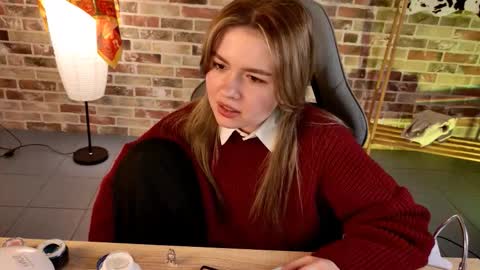 Snapshot of haleysun chatting on October 10, 1:39 pm HaleySun online show from October 10, 1:39 pm