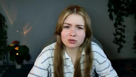 Snapshot of haleysun chatting on October 17, 2:10 pm HaleySun online show from October 17, 2:10 pm