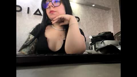 Hali  online show from December 31, 2:36 pm