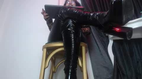 Snapshot of halley_raven chatting on October 17, 9:08 pm Halley Raven online show from October 17, 9:08 pm