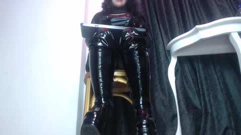 Snapshot of halley_raven chatting on September 12, 8:33 pm Halley Raven online show from September 12, 8:33 pm