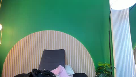 Halley Lorens online show from April 12, 6:23 pm