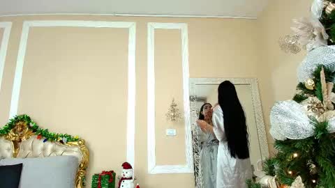 Hallie Stone online show from December 21, 1:50 pm