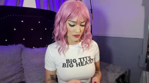 Snapshot of hallsred_rh chatting on September 10, 10:11 pm Halls Red online show from September 10, 10:11 pm