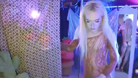 halovalentine online show from March 11, 12:11 am