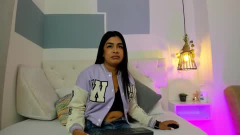 hanah_gray online show from March 6, 11:14 am