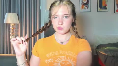Snapshot of hanahwoods chatting on February 23, 11:58 pm hanahwoods online show from February 23, 11:58 pm