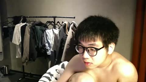 Snapshot of handsome_mannn chatting on February 27, 8:20 pm handsome_mannn online show from February 27, 8:20 pm